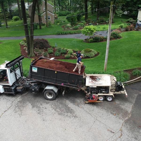 Weeding, Edging, and Mulching Services in Stratford, CT
